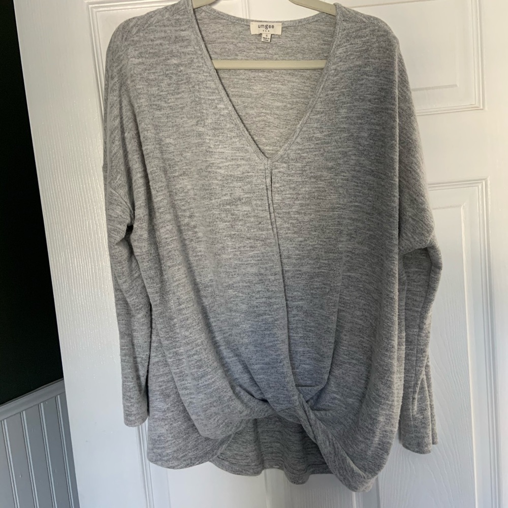 Umgee USA Light Gray Top. Size Small